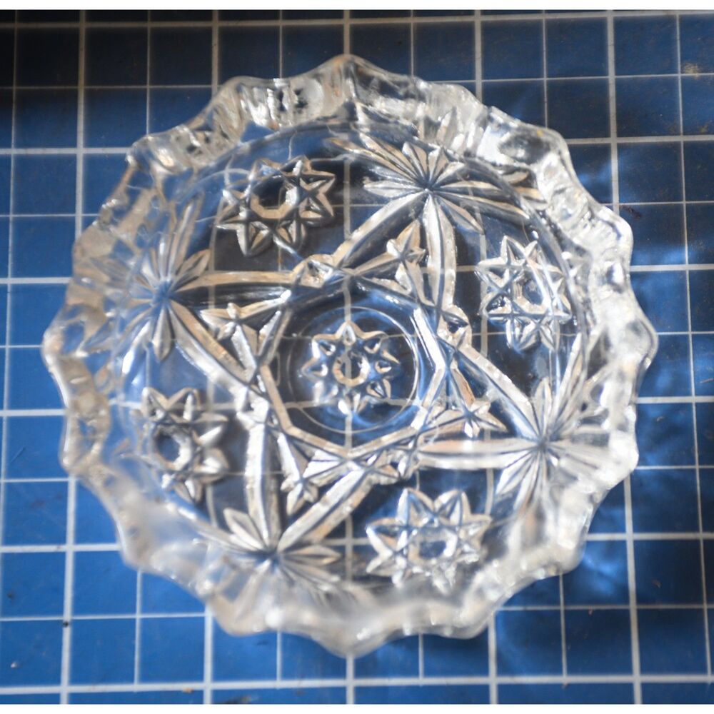 Small Early American Glass Star Cut Glass Trinket Dish Ash Tray Catch all 4"